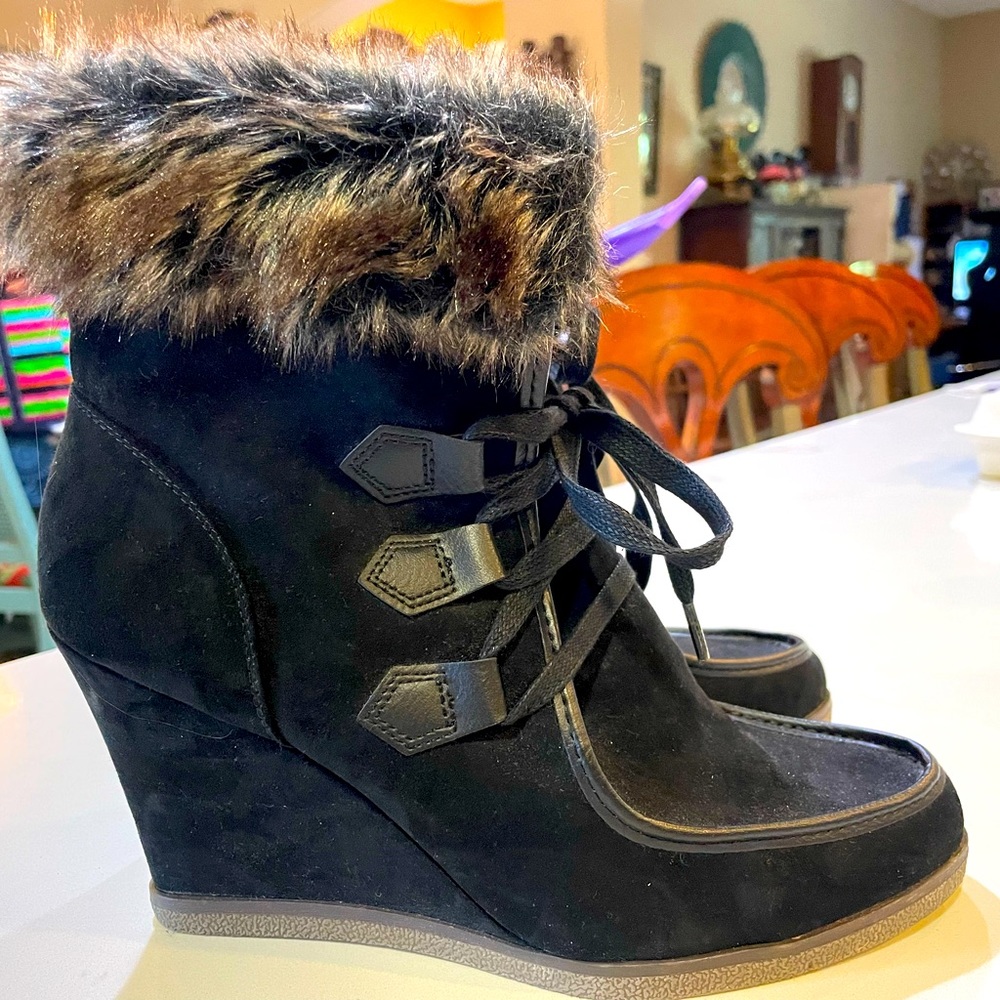 Black suede Booties with fur
